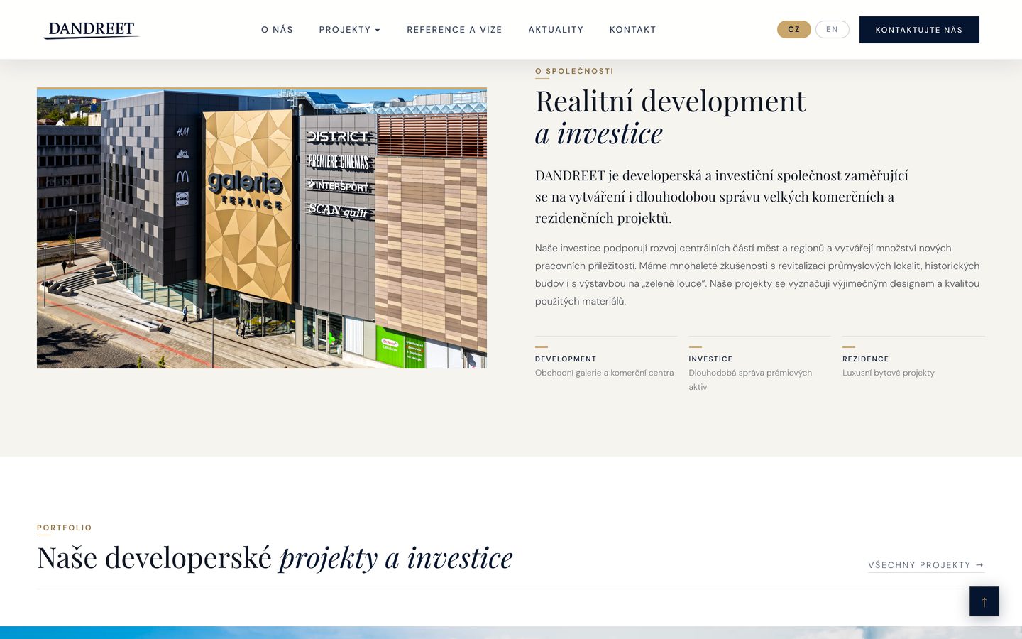 Sekce o společnosti na webu Dandreet: fotka nákupní galerie vedle textu o developmentu a investicích.